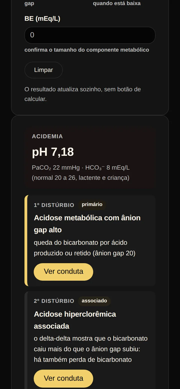 Tela real do SPI Plantão: gasometria com pH 7,18, acidose metabólica com ânion gap alto como primeiro distúrbio, acidose hiperclorêmica associada e o botão Ver conduta.