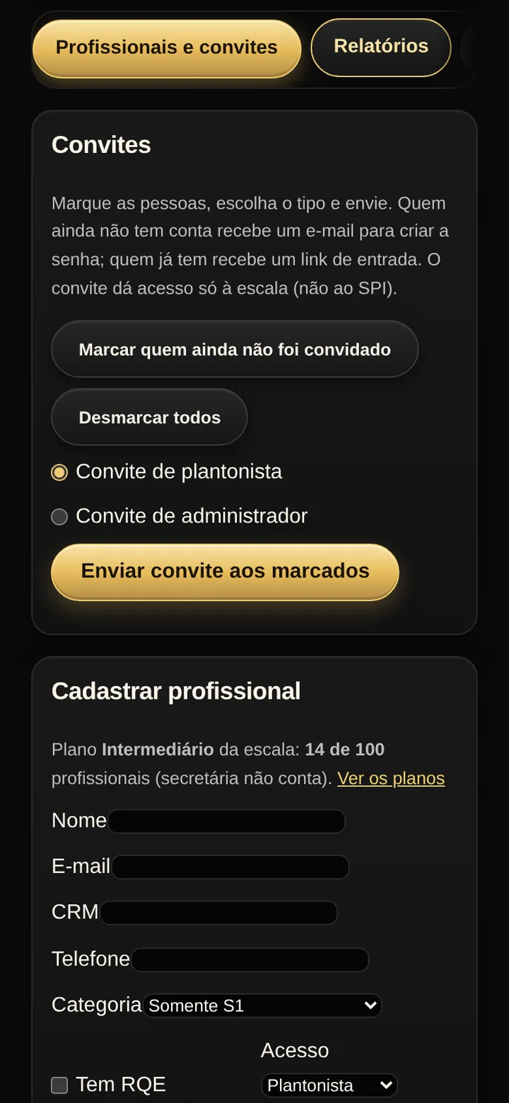Tela real do SPI Escalas no celular: convites por e-mail, com a escolha entre convite de plantonista e de administrador, e o cadastro de profissional com o limite do plano.